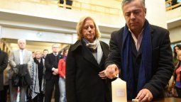 Cornejo se enojó en el acto por la AMIA y se retiró sin dar su discurso Cornejo se enojó en el acto por la AMIA y se retiró sin dar su discurso