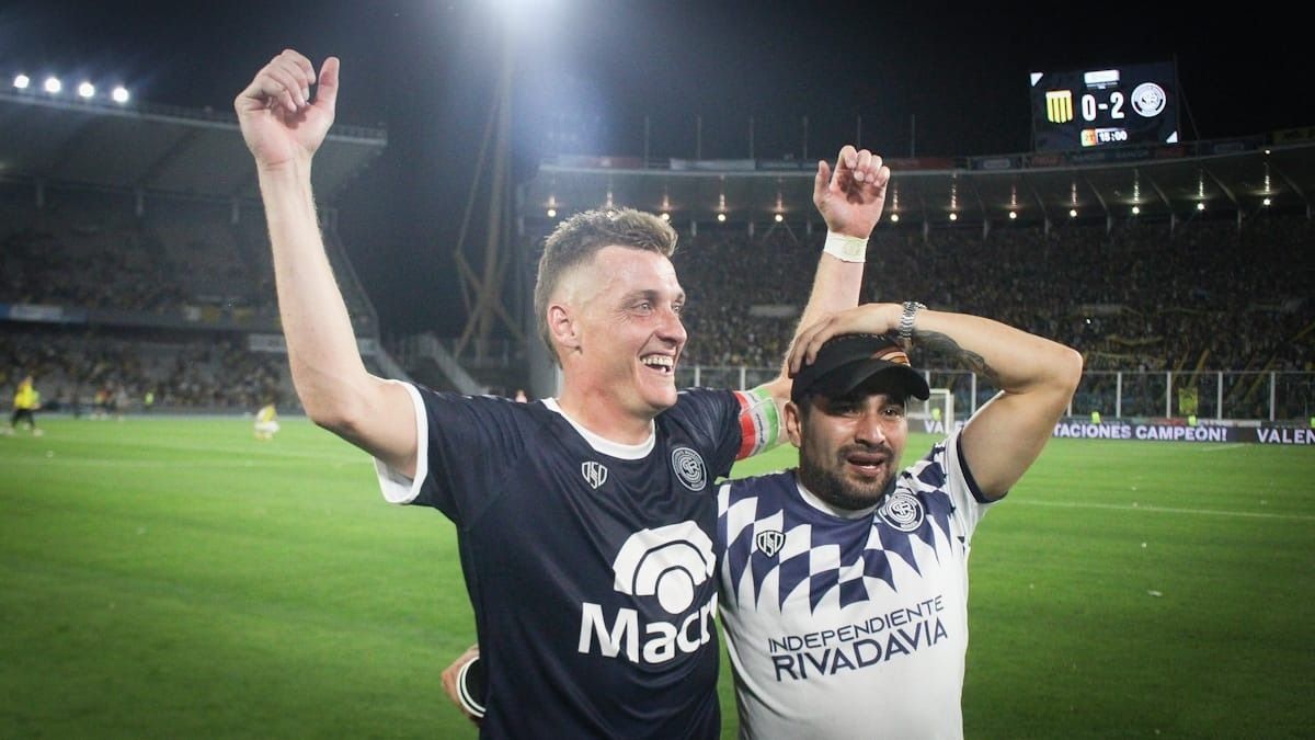 Mauro Maidana festejó el ascenso de Independiente Rivadavia con mucha emoción.