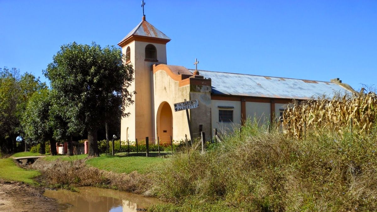 La capilla del pueblo donde se encuentra el árbol japonés. La capilla del pueblo donde se encuentra el árbol japonés.