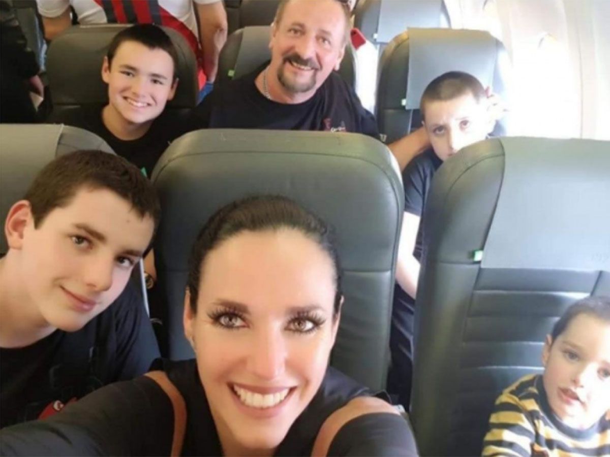 De izq a der/ de atrás hacia adelante: Dante Grime Kahan (15) Esteban Grime (62) Rocco Grime Kahan (12) Tobias Grime Kahan(16) Deborah Kahan (41) Eric Grime Kahan (6)