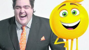 El galán sanjuanino brilla en la peli Emoji como el emoticón Popó