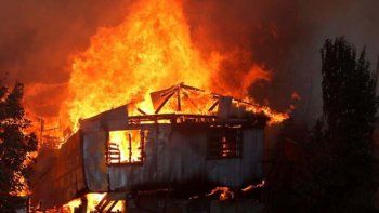 Chile: un gigantesco incendio quemó 120 casas en Valparaíso