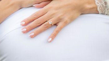 Infidelidad de la novia en los baños de la fiesta de casamiento y escándalo familiar