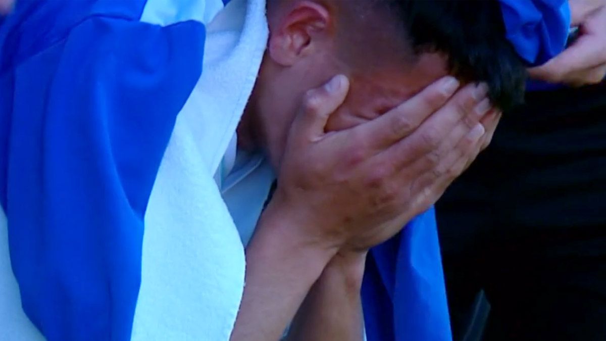 Altamira dejó la cancha muy temprano y rompió en llanto