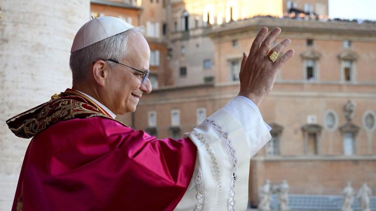El papa León XIV tuvo su primera aparición oficial este jueves ante más de cuarenta mil fieles. El papa León XIV tuvo su primera aparición oficial este jueves ante más de cuarenta mil fieles.