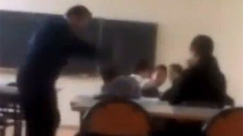 Video: profesor golpea salvajemente a un alumno en una escuela de España