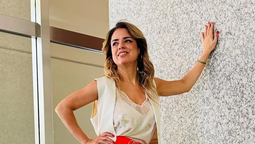 A sus 51 años, Marina Calabró estrena mini cinturón en clave metalizada ultra XS