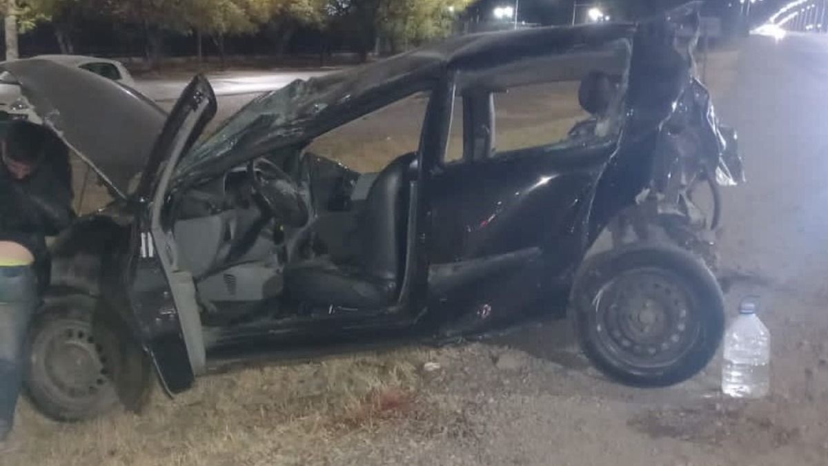 Así quedó el auto de Prudencio después de dar varios tumbos. Foto: Matías Pascualetti. Así quedó el auto de Prudencio después de dar varios tumbos. Foto: Matías Pascualetti.