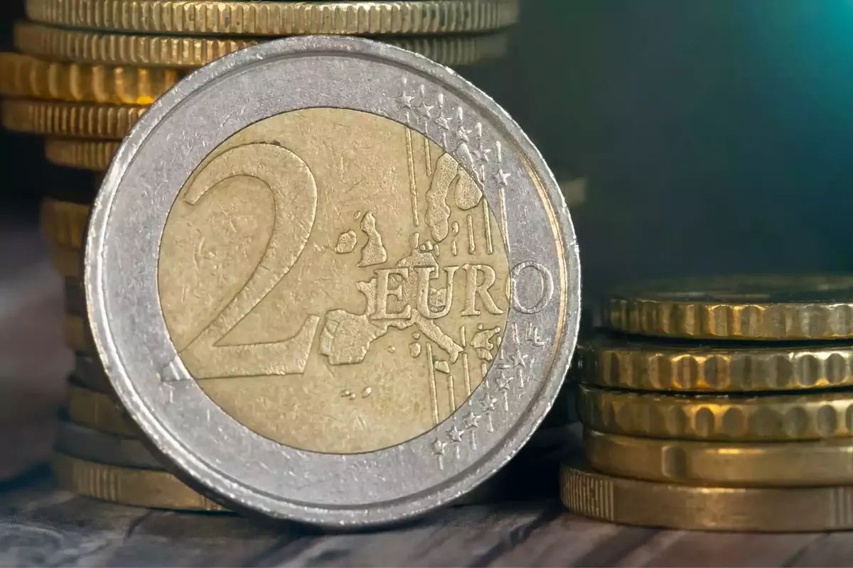 Las monedas de dos euros son las más falsificadas. Las monedas de dos euros son las más falsificadas.