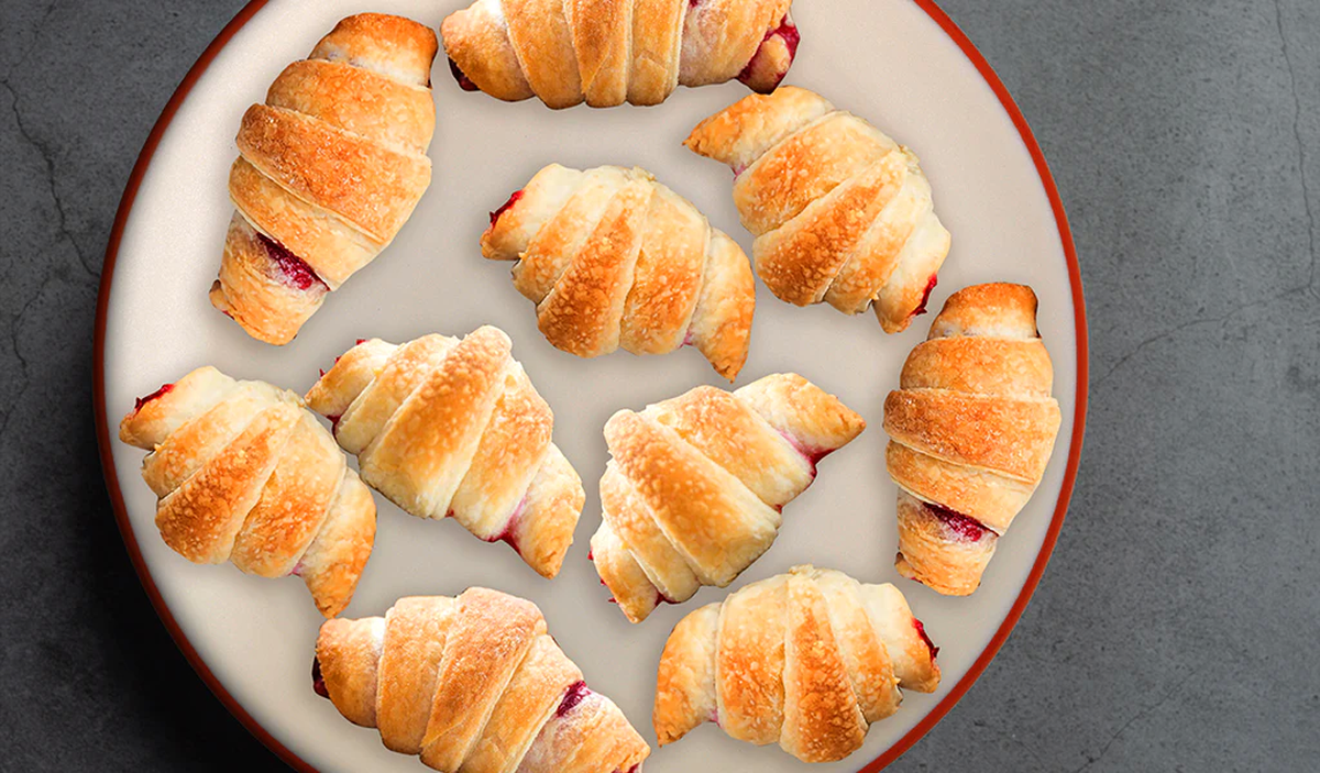 Recetas: deliciosas medialunas rellenas con solo una masa de tarta, un huevo y mermelada. Recetas: deliciosas medialunas rellenas con solo una masa de tarta, un huevo y mermelada.