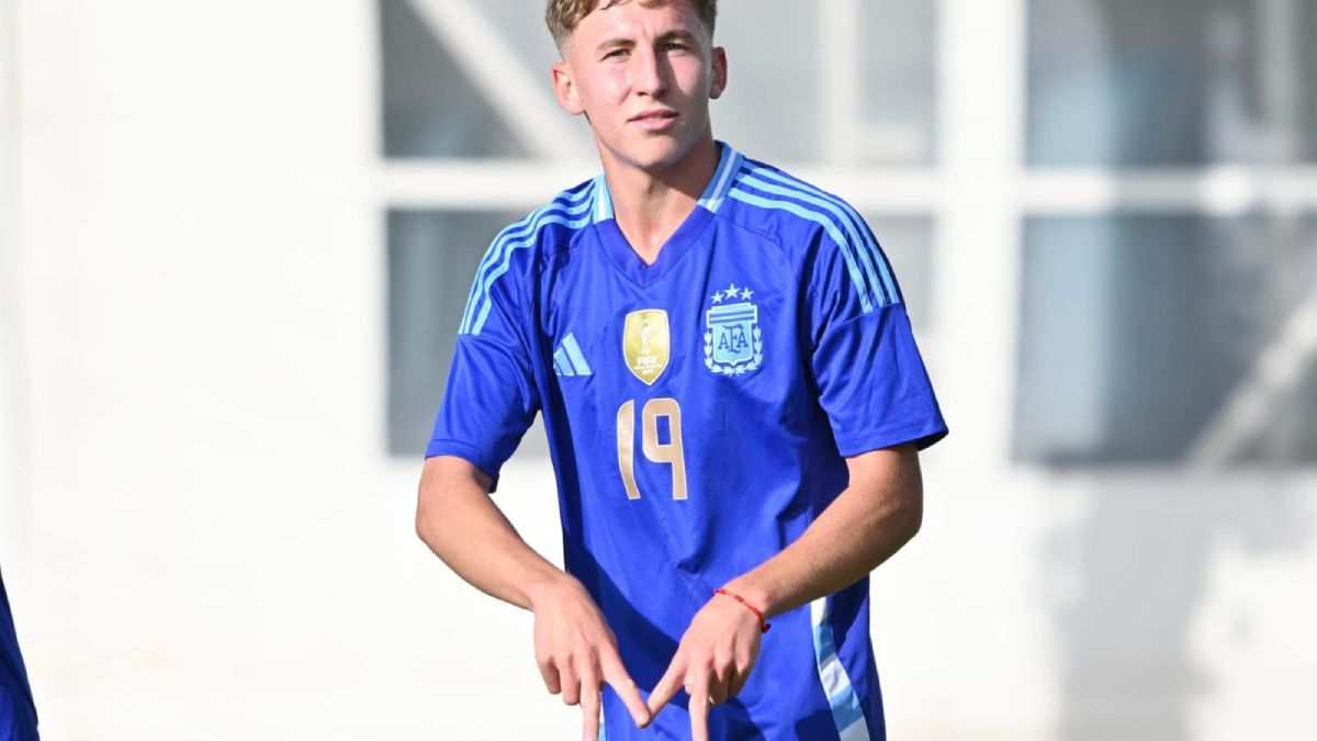 Santino Andino. El delantero de Godoy Cruz abrió la cuenta para la Selección argentina Sub 20 en Santiago de Chile.