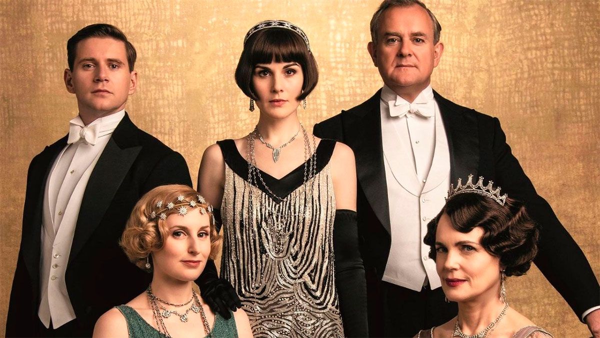 La serie se basa en las vidas de la familia Crawley y de sus sirvientes en la casa campestre de la familia de la época eduardiana.