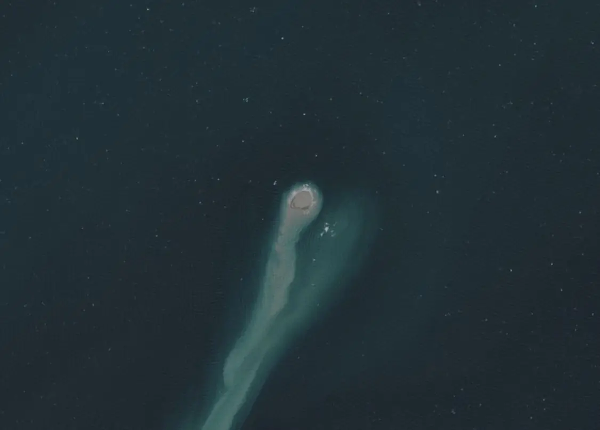 Esta pequeña isla aparece y desaparece cada algunos años. Esta pequeña isla aparece y desaparece cada algunos años.