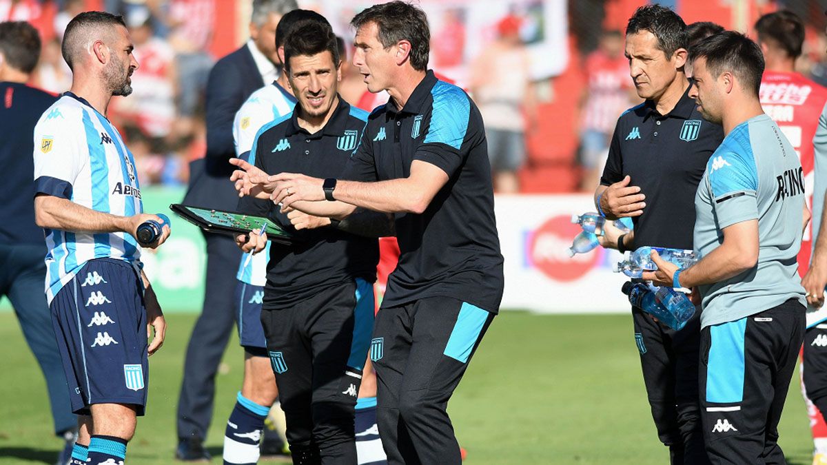 Mientras espera a su nuevo técnico, Racing empató con Unión