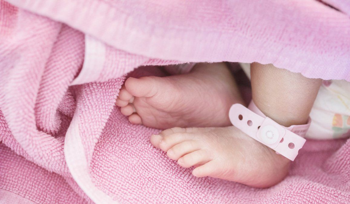 La pareja decidió ponerle Twifia a su hija menor y la empresa de internet le proveerá Wifi gratis por los próximos 18 años