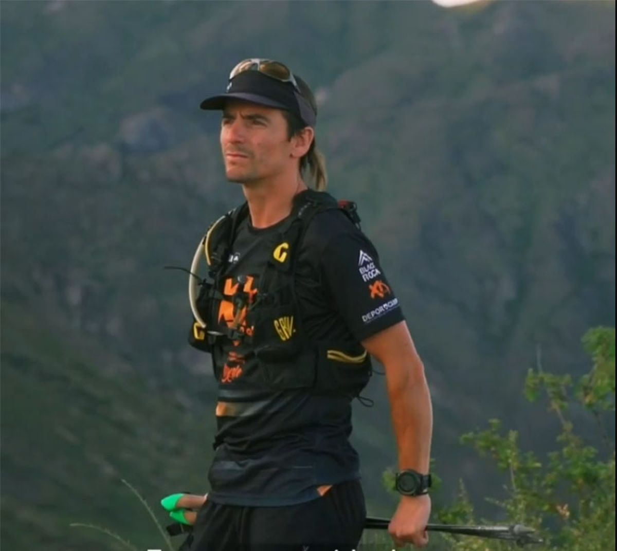 Mariano Vázquez partió del Kilómetro Cero de Mendoza en bicicleta para llegar a Horcones, en el Parque Aconcagua, donde emprendió a pie el intento de llegar a la cumbre del cerro y retornar, cerrando el circuito pedaleando al punto de partida en 50 horas.