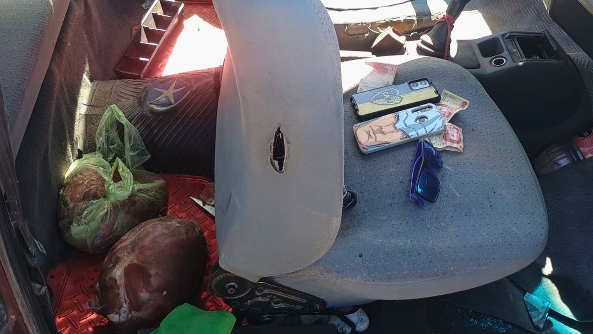 En el auto de los ladrones estaban todos los elementos del robo. En el auto de los ladrones estaban todos los elementos del robo.