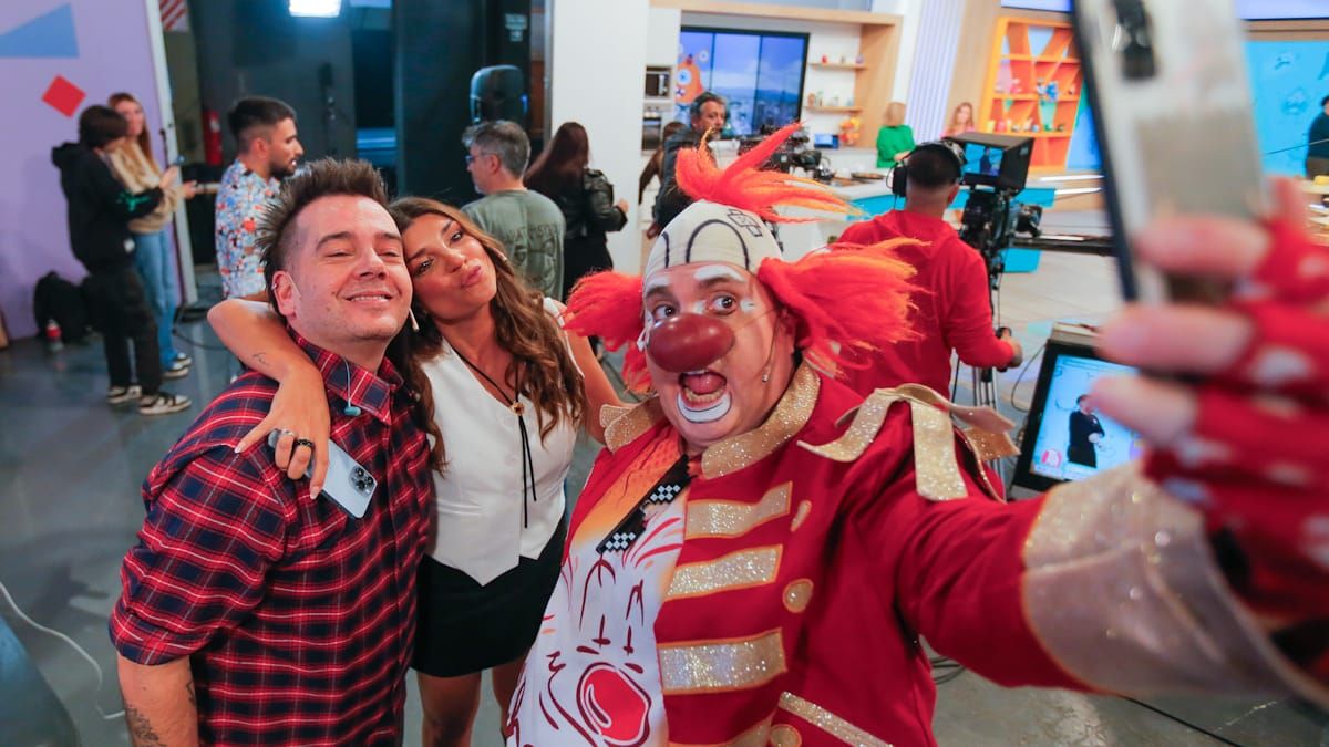 Emocionados antes de salir al aire: El Locu, Ornella y Chapote. Emocionados antes de salir al aire: El Locu, Ornella y Chapote.