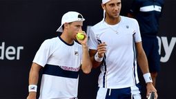Diego Schwartzman y Tomas Martin Etcheverry, en el dobles del Río Open.