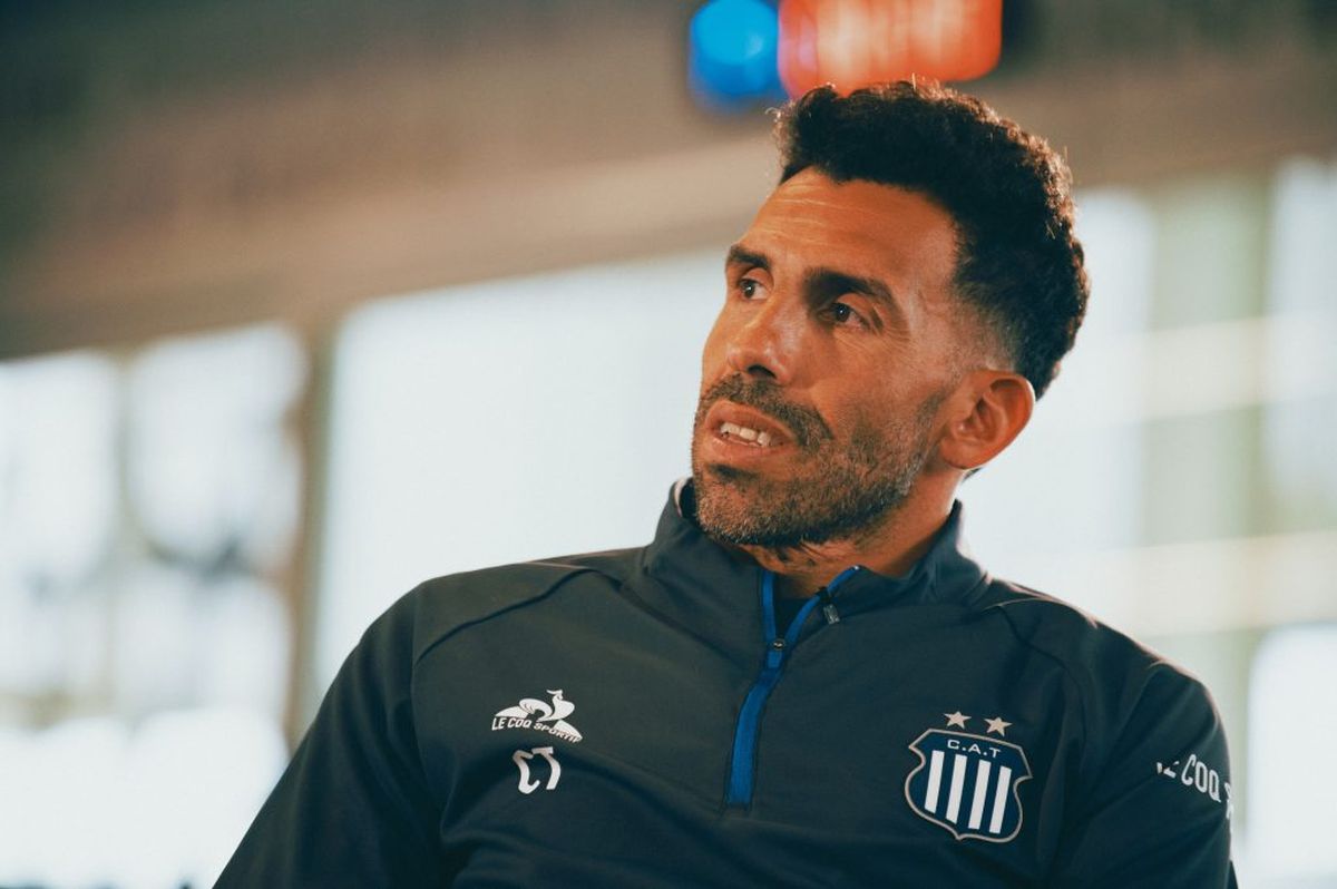 Carlos Tevez se quedó sin trabajo a un mes y medio de vencer el contrato.
