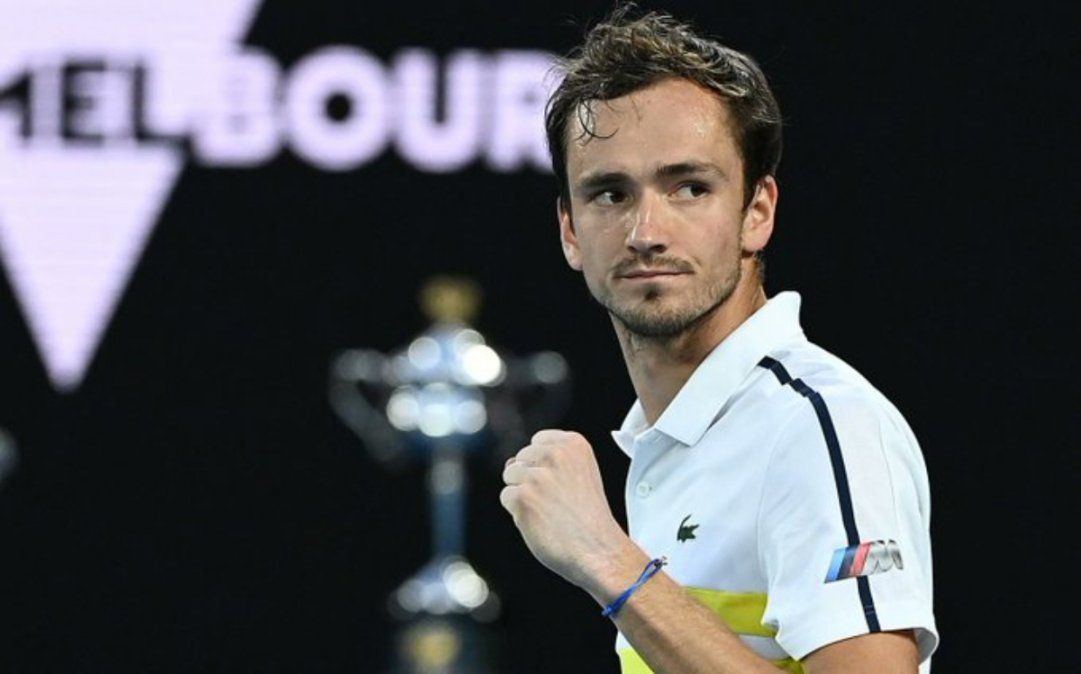 Daniil Medvedev acumula 20 partidos sin derrotas e irá ante Djokovic.