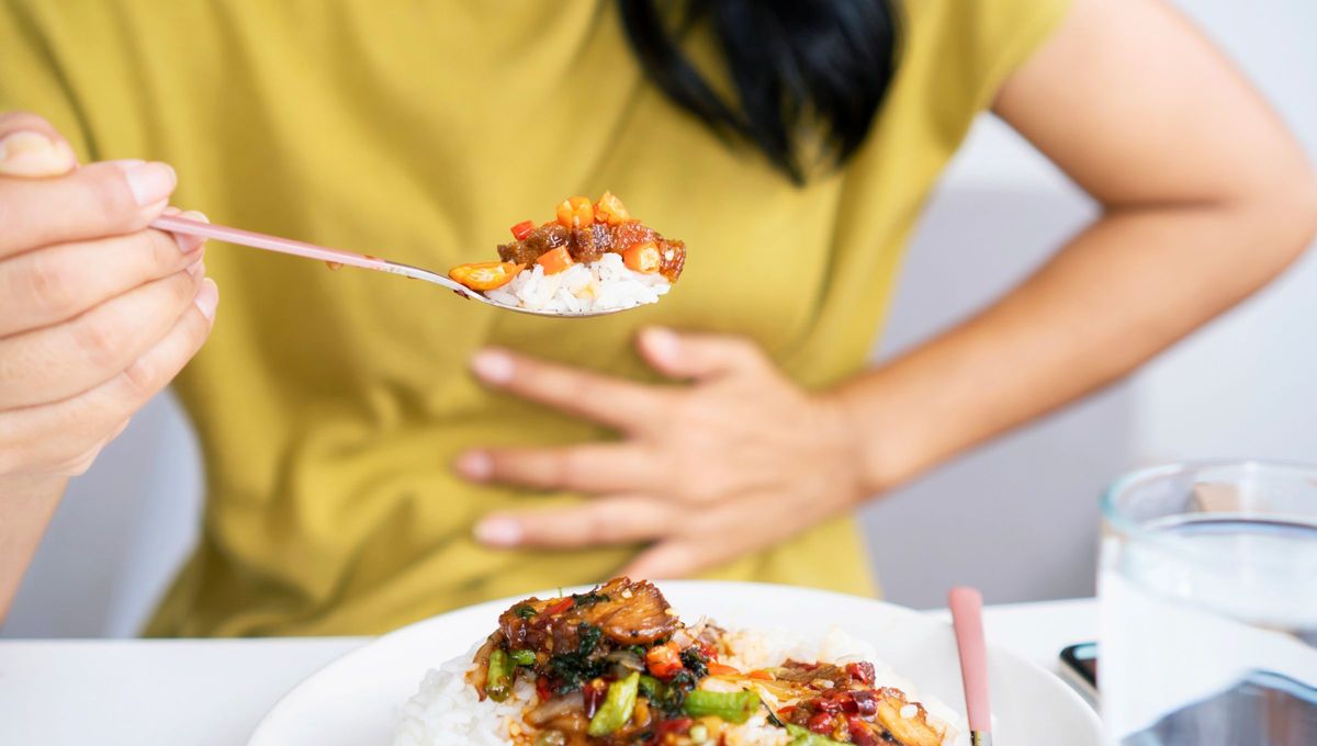 Al estar la espalda y las tripas tan cerca, es posible que tus hinchazones o pesadeces intestinales guardaran relaci&oacute;n con tus malas posturas.