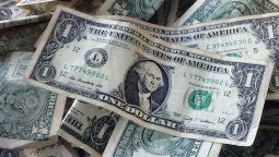 El dólar volvió a caer por el efecto Pichetto y este jueves bajó 30 centavos