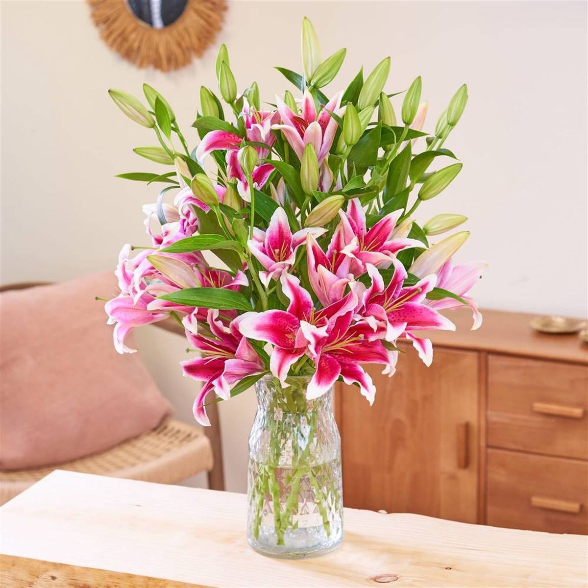 El lirio o azucena aleja las malas energías de casa. Imagen: Freepik. El lirio o azucena aleja las malas energías de casa. Imagen: Freepik.