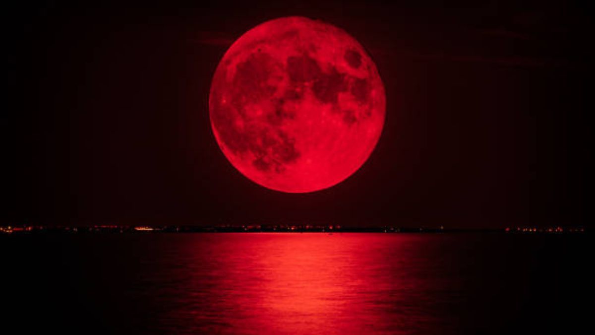 El calendario lunar nos asegura cuándo será el día que disfrutaremos de la Luna de fresa. El calendario lunar nos asegura cuándo será el día que disfrutaremos de la Luna de fresa.