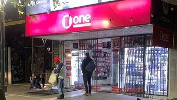 Violó todas las medidas de seguridad y robó en un local de celulares de pleno centro de Mendoza
