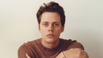 Prime Video: la película de acción distópica con Bill Skarsgard que rompe récords