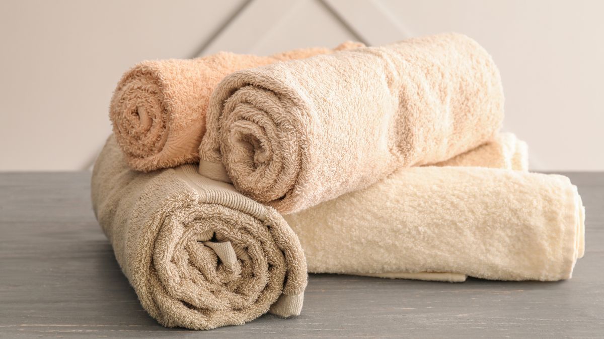 Truco casero definitivo: adiós a las manchas en toallas con solo 2 ingredientes