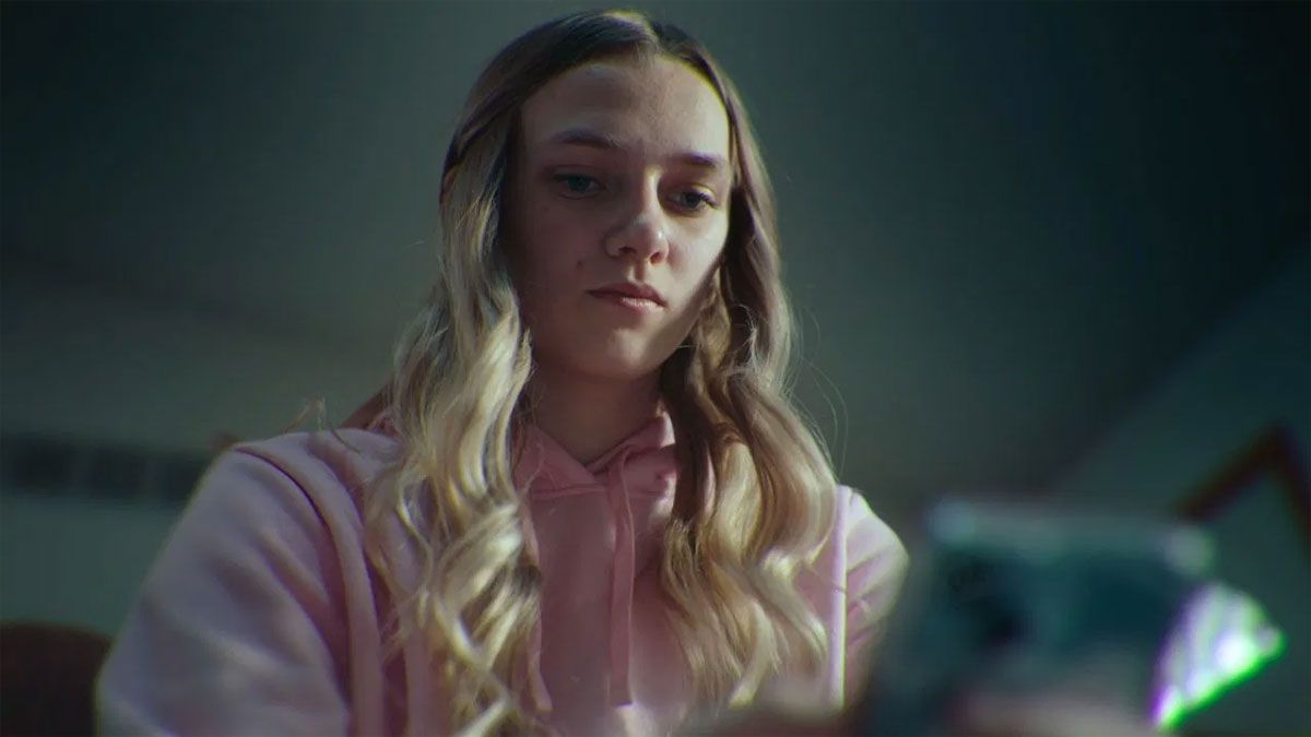 La película de Netflix, basada en hechos reales, tiene como protagonista a una adolescente que recibe mensajes y un hostigamiento muy grande. La película de Netflix, basada en hechos reales, tiene como protagonista a una adolescente que recibe mensajes y un hostigamiento muy grande.