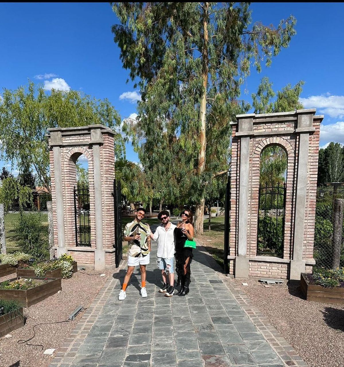 De Julieta Poggio a Charlotte Caniggia, las transparencias de encaje paralizan la temporada. De Julieta Poggio a Charlotte Caniggia, las transparencias de encaje paralizan la temporada.