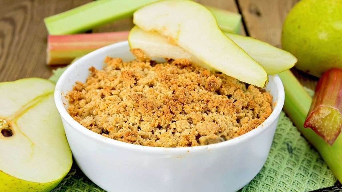 El crumble de peras y avena es una opción saludable para el postre. Foto: iStock. El crumble de peras y avena es una opción saludable para el postre. Foto: iStock.