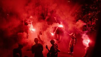 Caos y fuego en París: la otra cara de los festejos del PSG que dejó más de 300 detenidos Caos y fuego en París: la otra cara de los festejos del PSG que dejó más de 300 detenidos