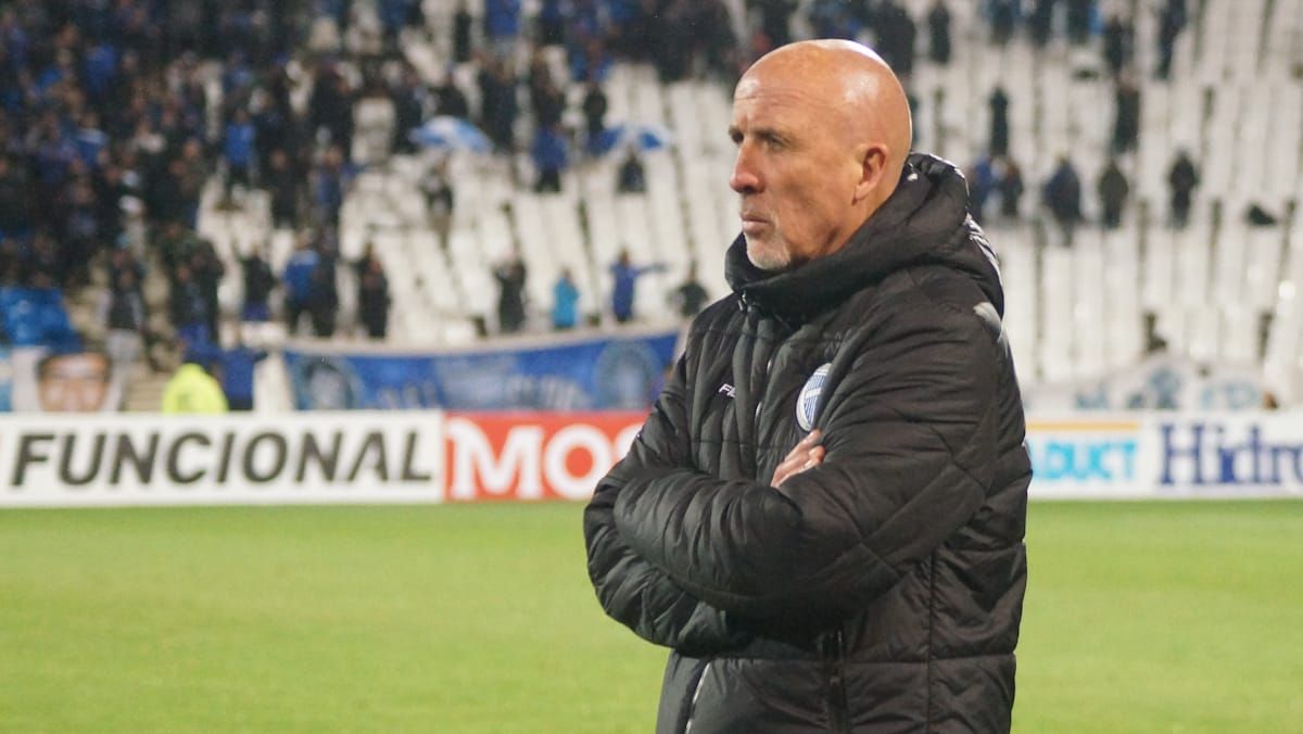 El entrenador de Godoy Cruz, Daniel Oldrá, ya cuenta con su quinto refuerzo. Se trata de Santiago Martínez, de Dock Sud. El entrenador de Godoy Cruz, Daniel Oldrá, ya cuenta con su quinto refuerzo. Se trata de Santiago Martínez, de Dock Sud.