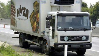 Al menos 50 refugiados murieron asfixiados dentro en un camión de transporte en Austria