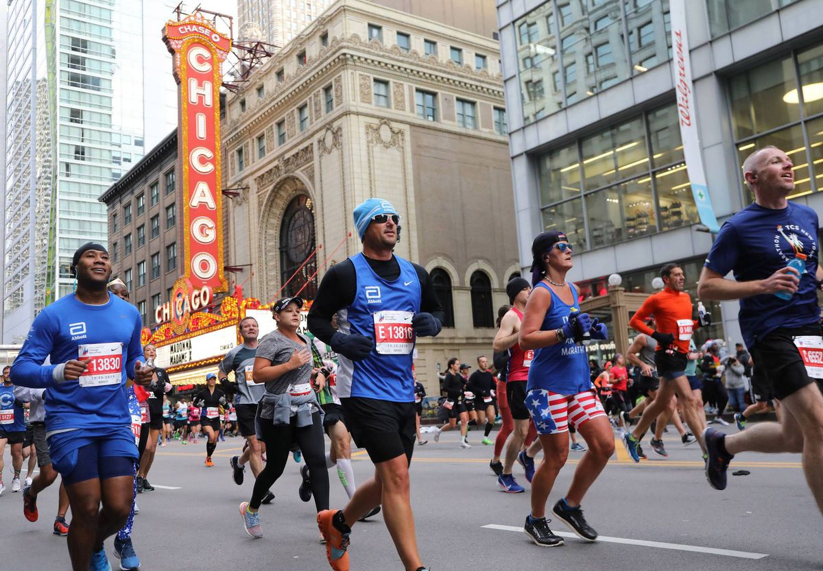 Más de 960.000 participantes han cruzado la línea de meta del Maratón de Chicago desde que comenzó en 1977. Más de 960.000 participantes han cruzado la línea de meta del Maratón de Chicago desde que comenzó en 1977. 