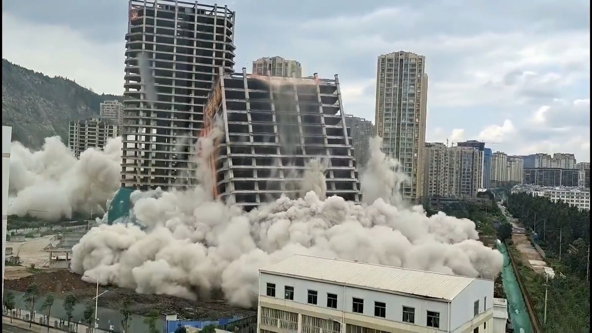 Así fue la inolvidable demolición de una torre dañada por un huracán en