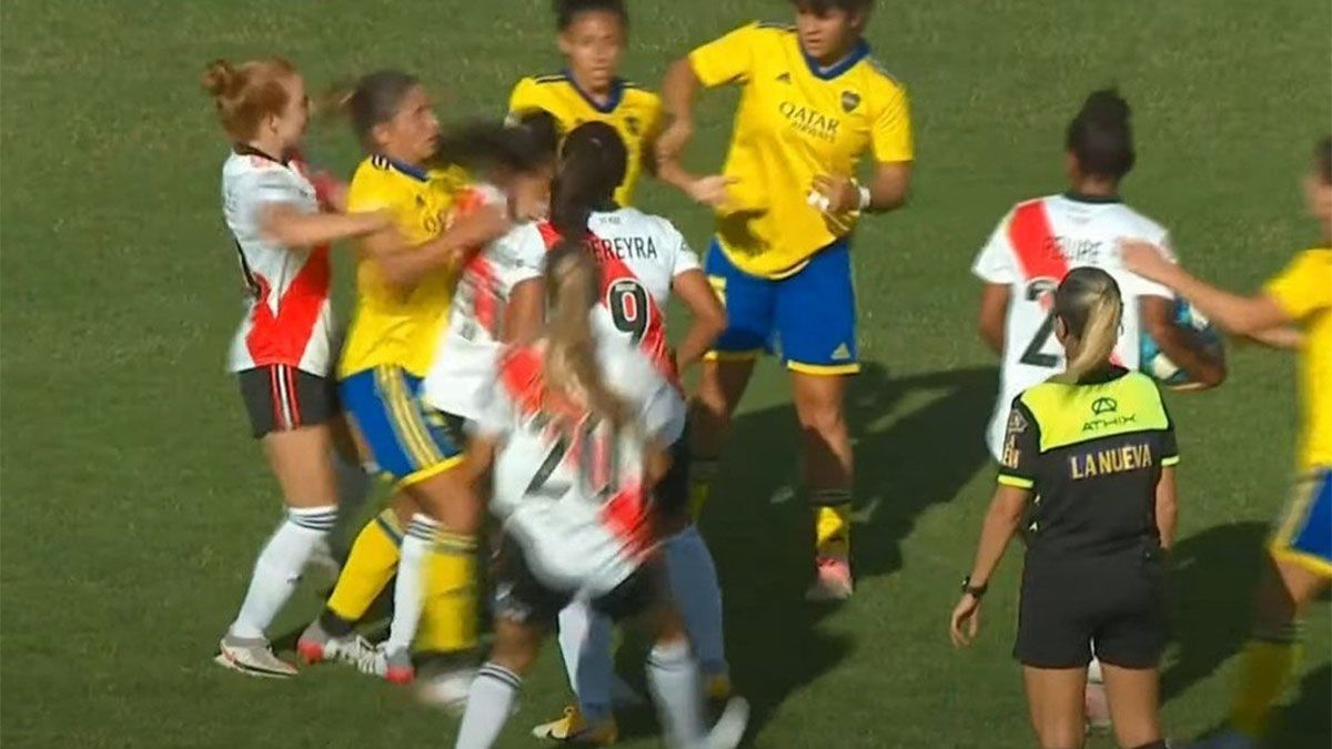 Hubo una gresca entre River y Boca en el Monumental.