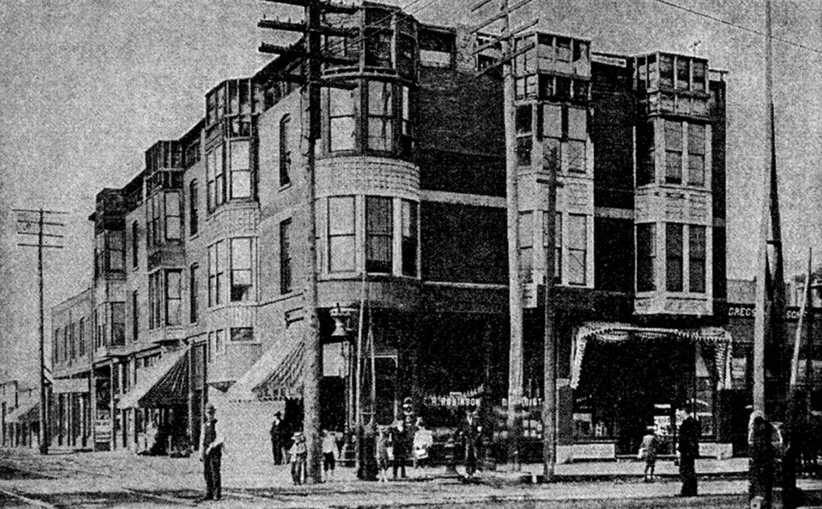 El doctor Holmes fue un estafador que construyó un edificio mortal para asesinar a más de 300 víctimas El doctor Holmes fue un estafador que construyó un edificio mortal para asesinar a más de 300 víctimas