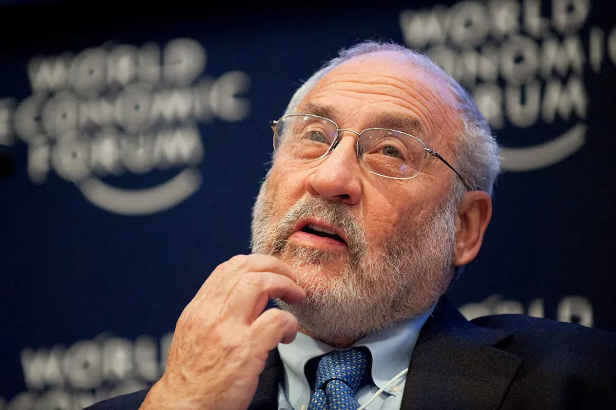 El último gran dinosaurio que trata esta teoría es Joseph Stiglitz, a partir de sus escritos sobre la existencia de “asimetría de información” en el ámbito de los intercambios, con la cual ganó su premio Nobel. El último gran dinosaurio que trata esta teoría es Joseph Stiglitz, a partir de sus escritos sobre la existencia de “asimetría de información” en el ámbito de los intercambios, con la cual ganó su premio Nobel.