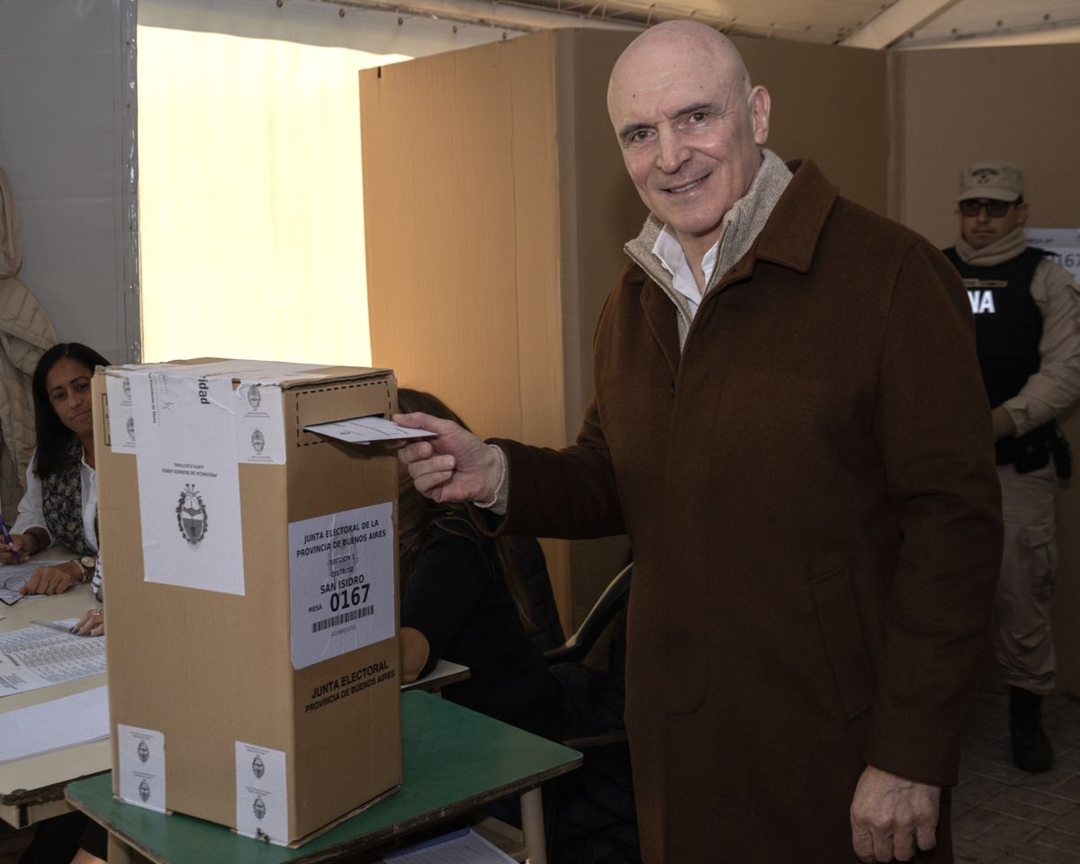 El legislador bonaerense José Luis Espert votó en San Isidro. El legislador bonaerense José Luis Espert votó en San Isidro.