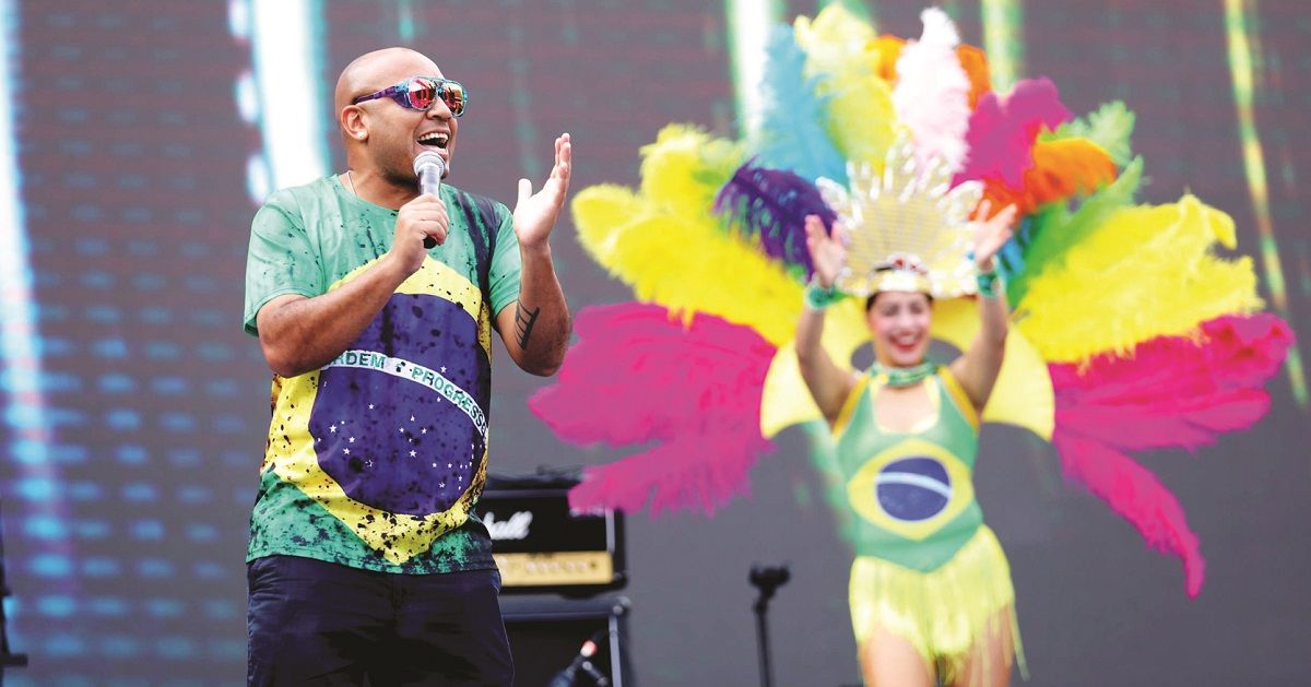 Artistas brasileños se presentan durante la Temporada de Artes de América Latina y el Caribe, que se celebró del 2 al 4 de octubre en Beijing. PARA USO DE CHINA DAILY.