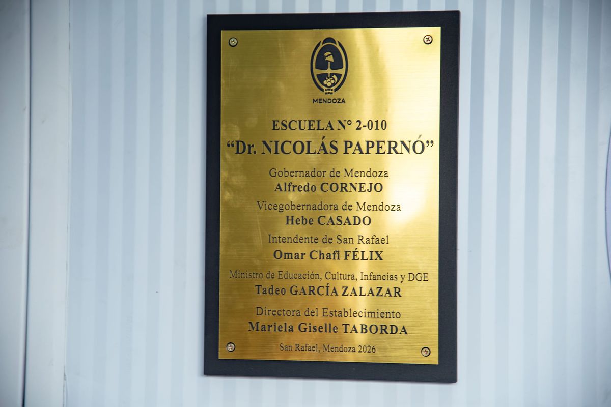 La escuela de San Rafael lleva el nombre del recordado médico Nicolás Papernó. La escuela de San Rafael lleva el nombre del recordado médico Nicolás Papernó.
