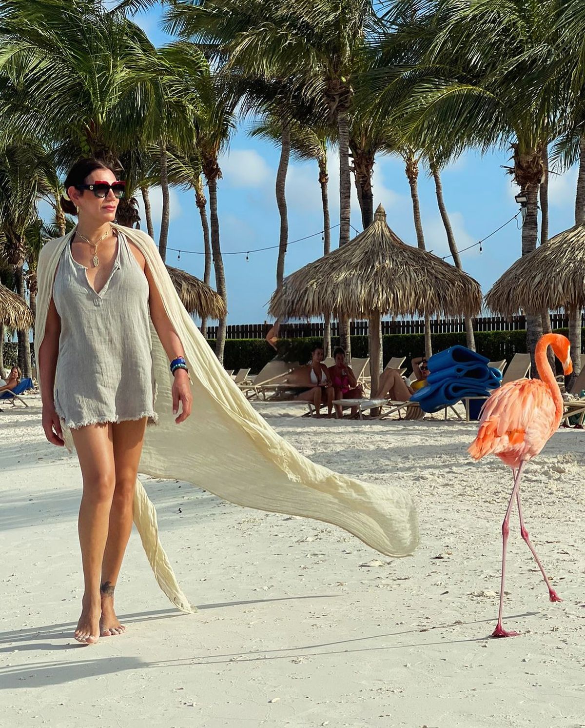 Desde Aruba, Florencia de la V es la reina del mini vestido XS playero al ras tendencia del verano. Desde Aruba, Florencia de la V es la reina del mini vestido XS playero al ras tendencia del verano.