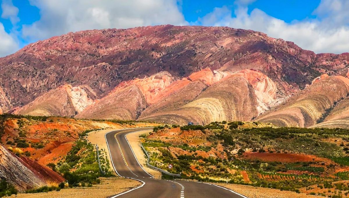 La Quebrada de Humahuaca es la combinación perfecta entre paisaje espectacular y riqueza arqueológica. La Quebrada de Humahuaca es la combinación perfecta entre paisaje espectacular y riqueza arqueológica.