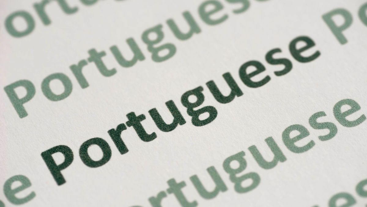 Como otros idiomas, el portugués proviene del latín vulgar. Como otros idiomas, el portugués proviene del latín vulgar. 