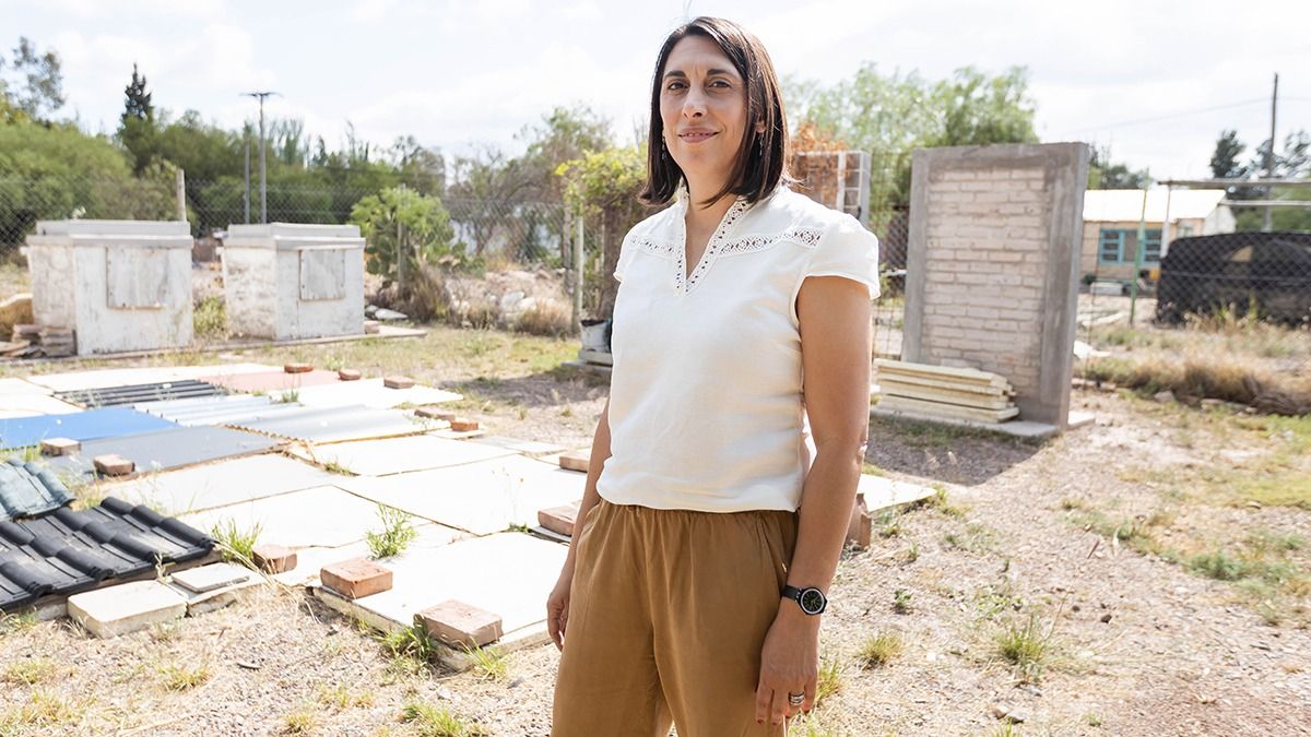 La investigadora del Conicet pregona una arquitectura que, mediante el uso de materiales específicos y la incorporación de nuevos hábitos, minimice los efectos del cambio climático. La investigadora del Conicet pregona una arquitectura que, mediante el uso de materiales específicos y la incorporación de nuevos hábitos, minimice los efectos del cambio climático.